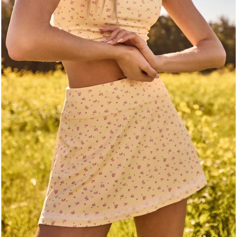 AS Revival Floral Pleated Athletic Skort Yellow Lace Trim Size Small